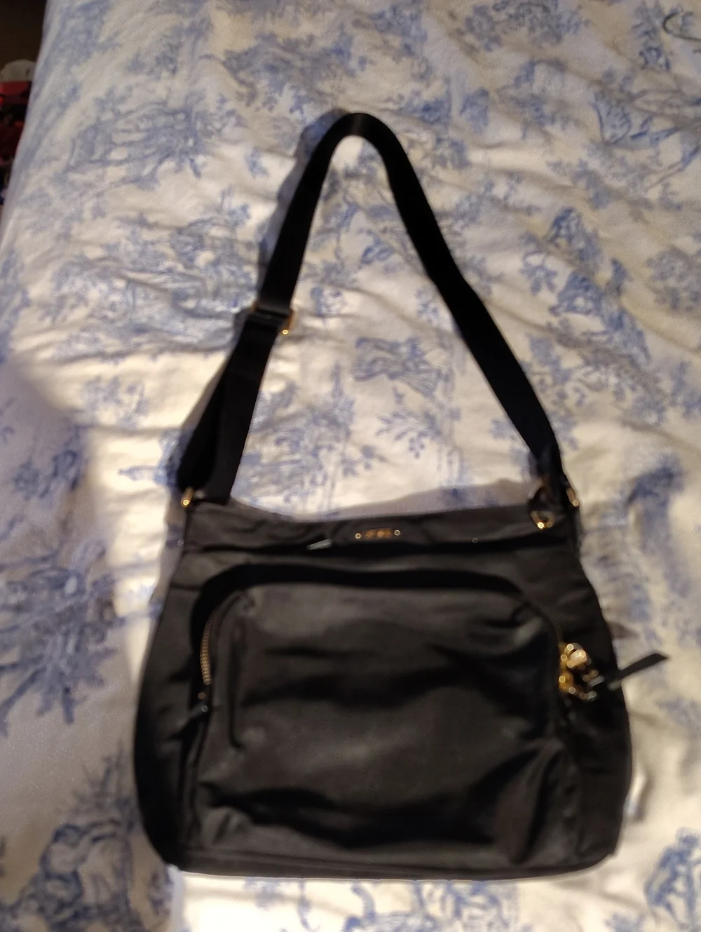 Tumi Vinyl Black Crossbody Bag - Casual Everyday Shoulder Bag With Gold Hardware
